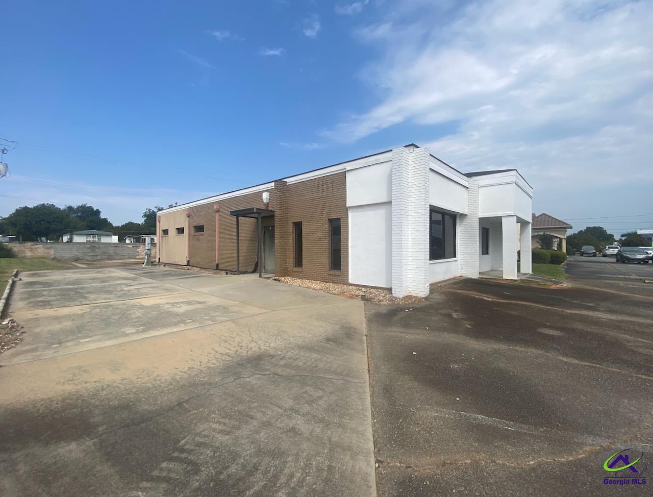 1043 N Houston Road