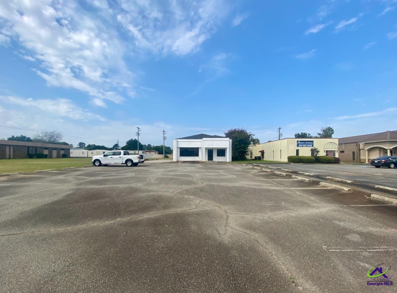 1043 N Houston Road