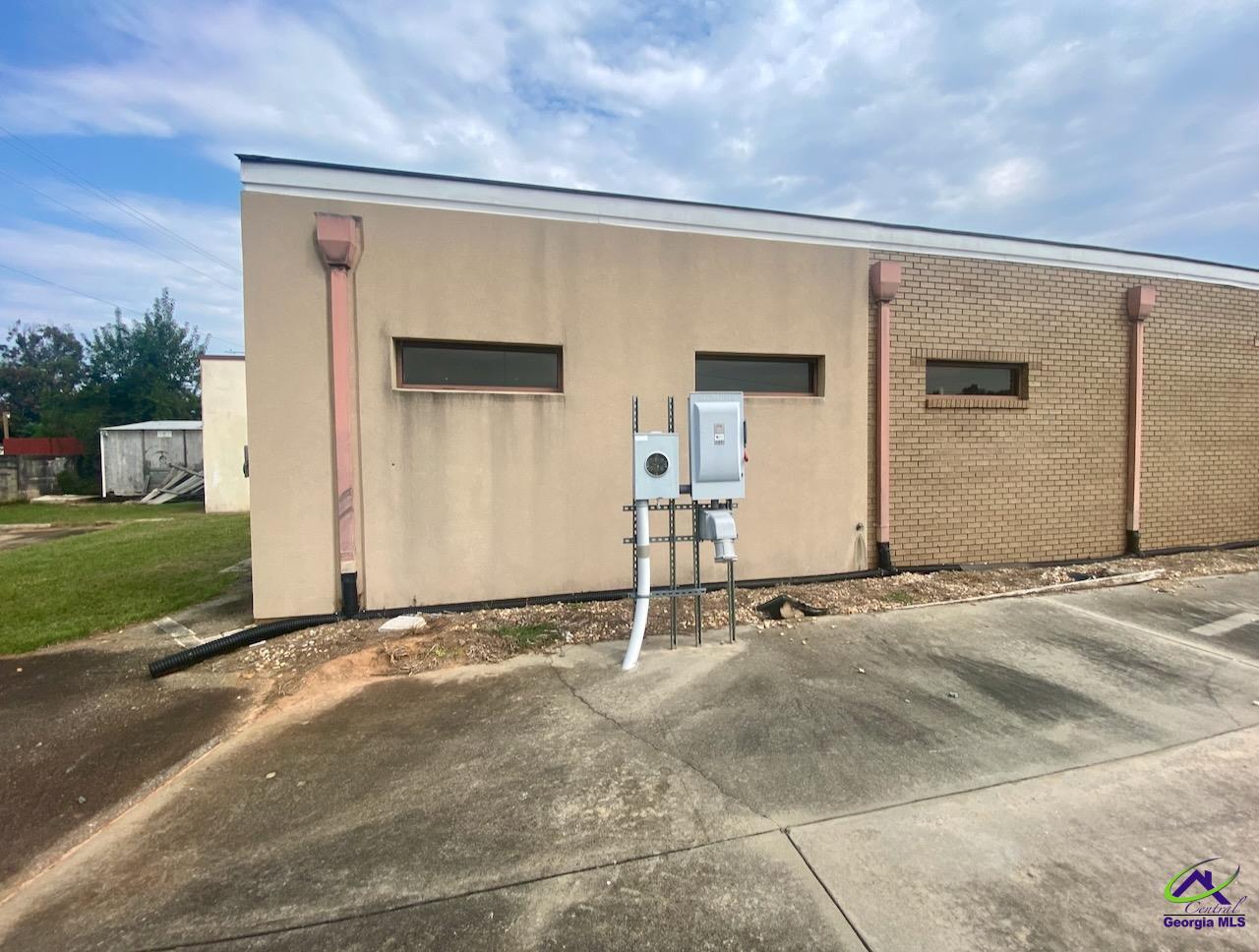 1043 N Houston Road
