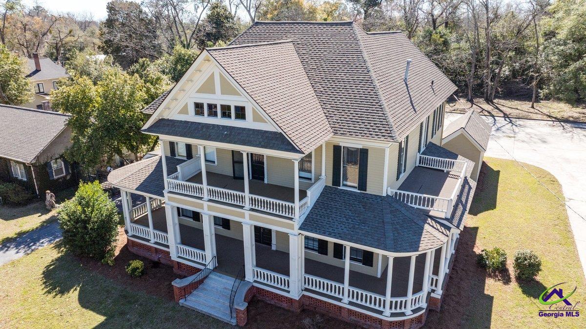15 MERRITT Street