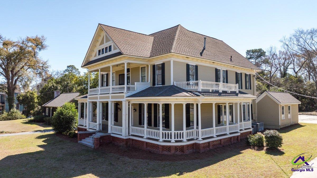 15 MERRITT Street