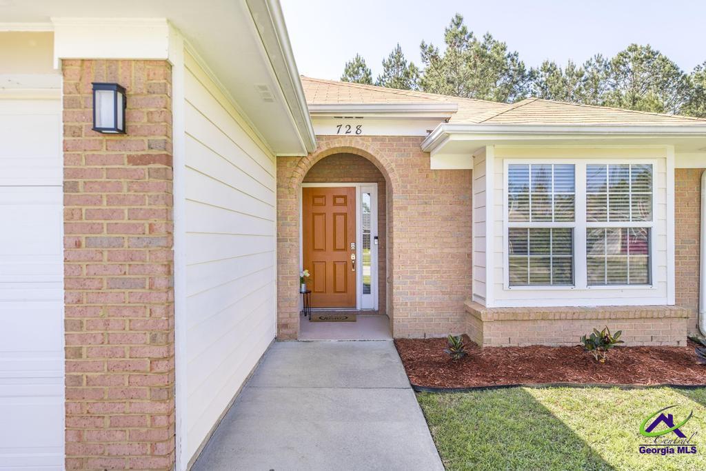728 Royal Oaks Drive
