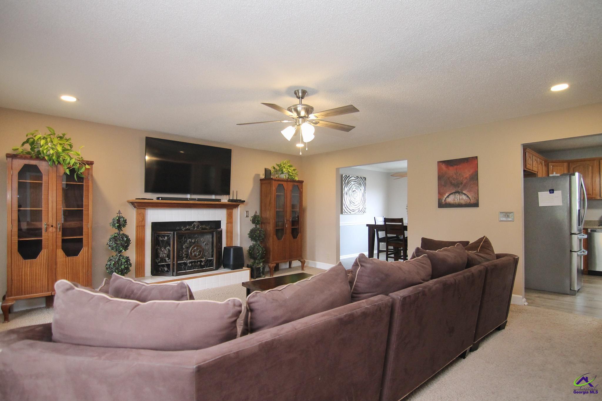 100 Scarlett Drive