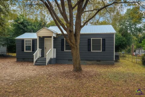 315 Arnold Warner Robins GA 31093