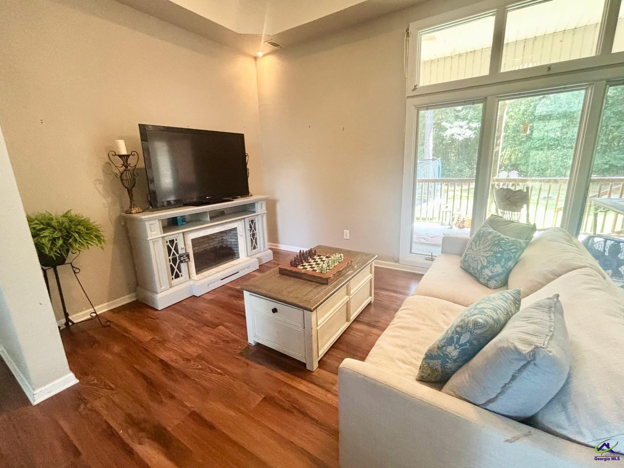 150 Wood Oak Circle