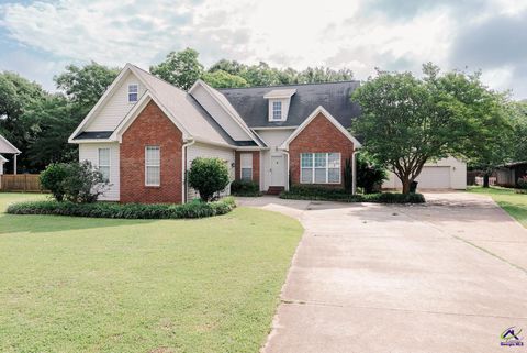 125 Lake Lillian Perry GA 31069