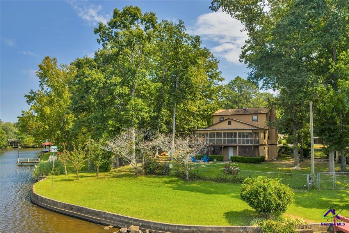 879 N Confederate Drive