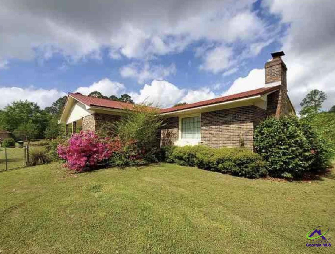 902 Palm Drive