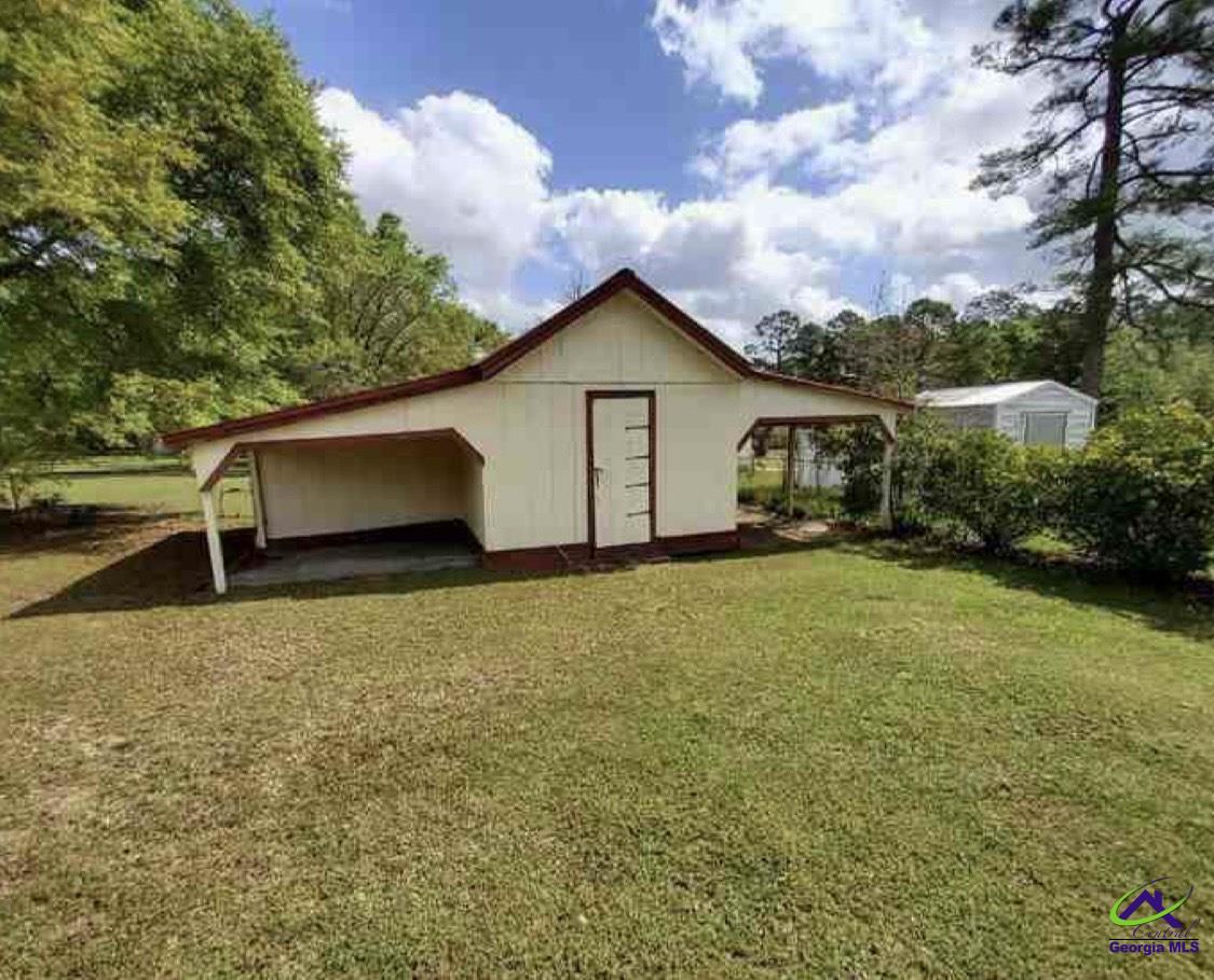 902 Palm Drive