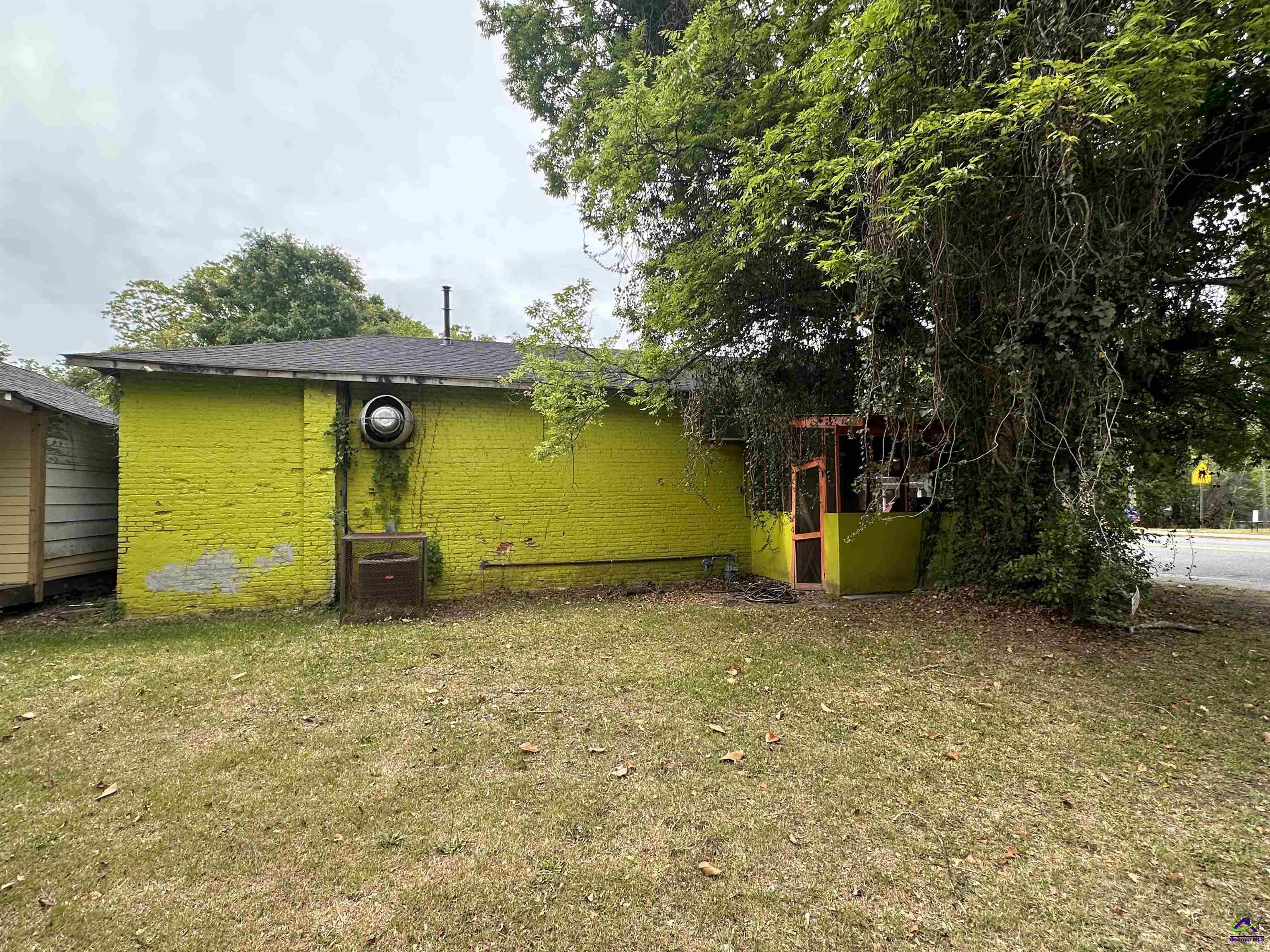 816 Hall Street
