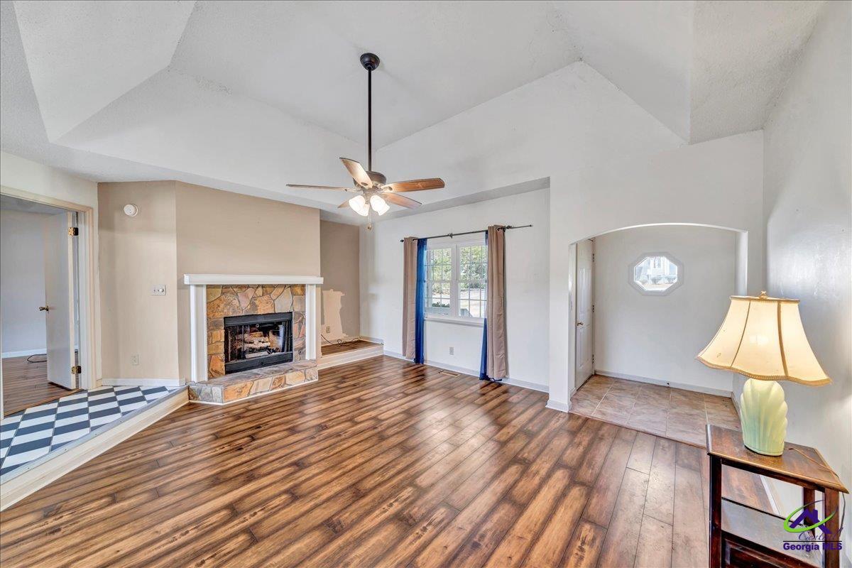 877 Will Scarlet Way