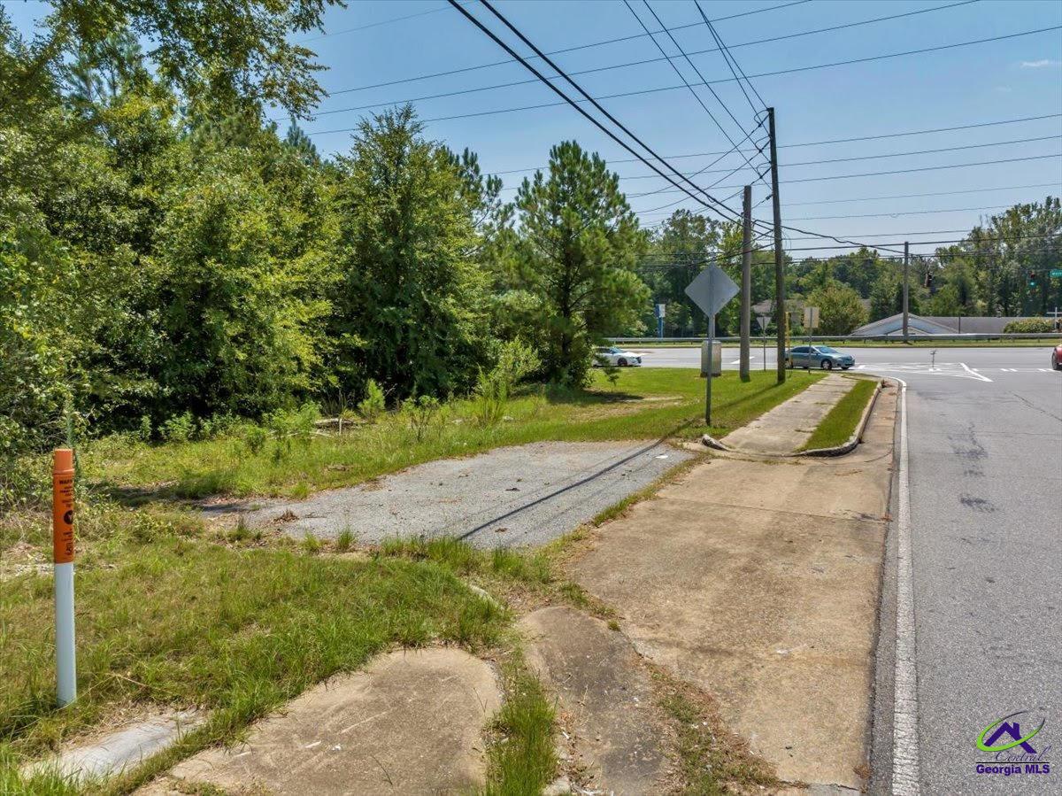 6213/6221 Macon Road