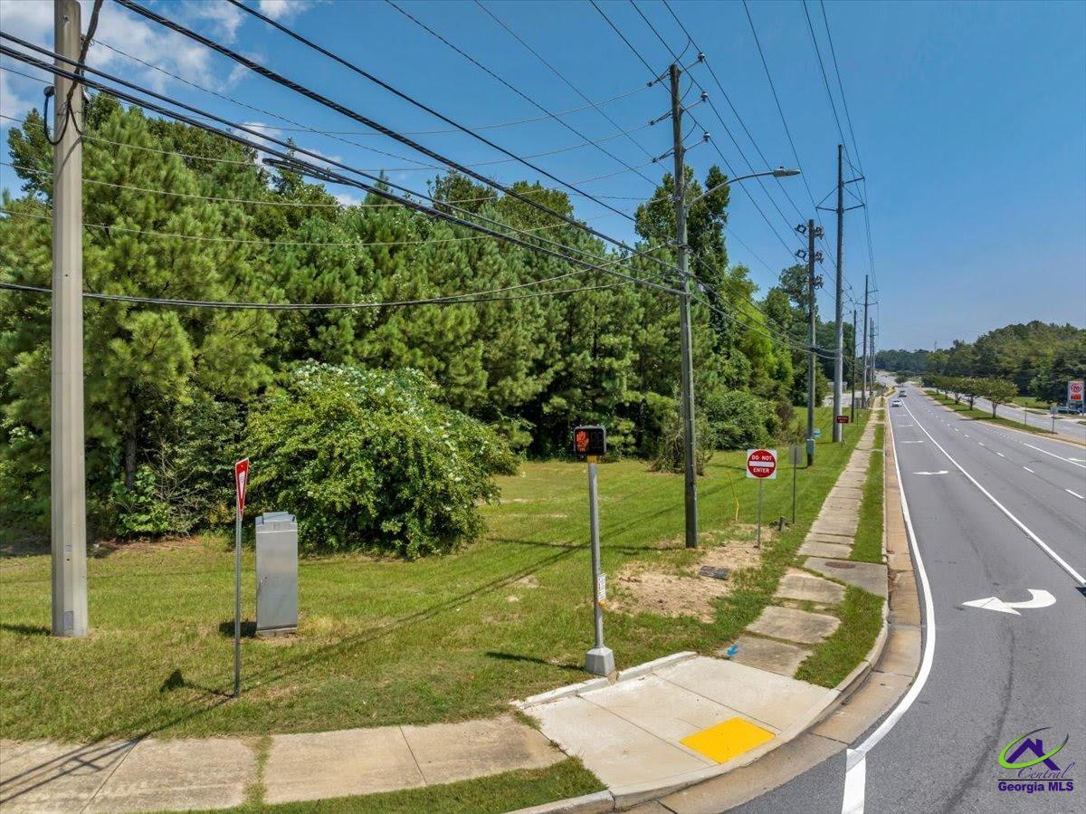 6213/6221 Macon Road
