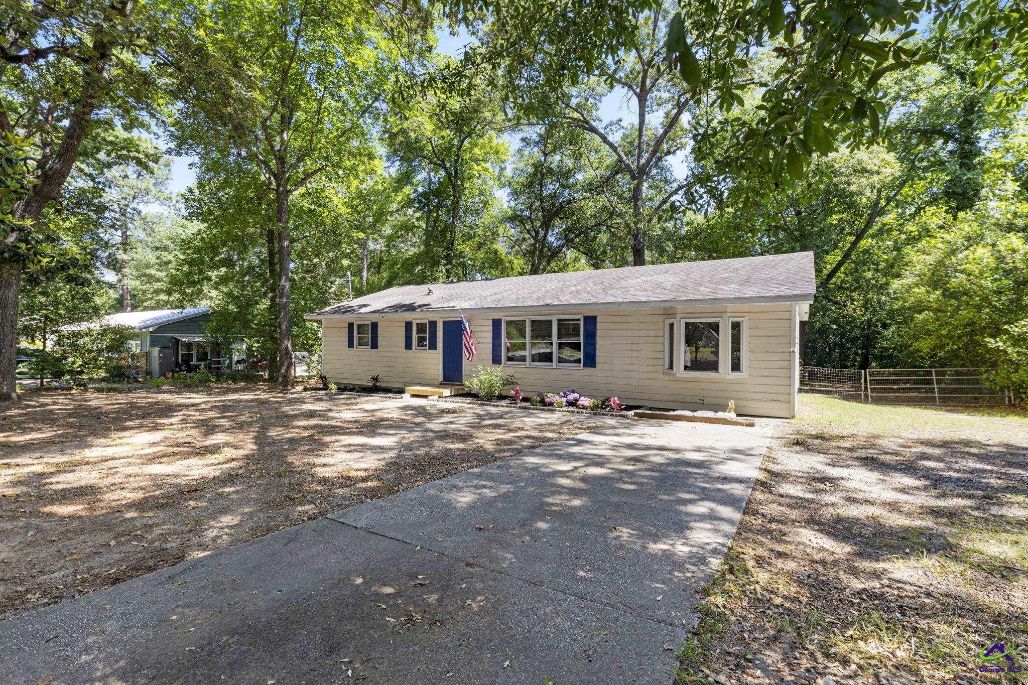 826 Oak Ridge Dr