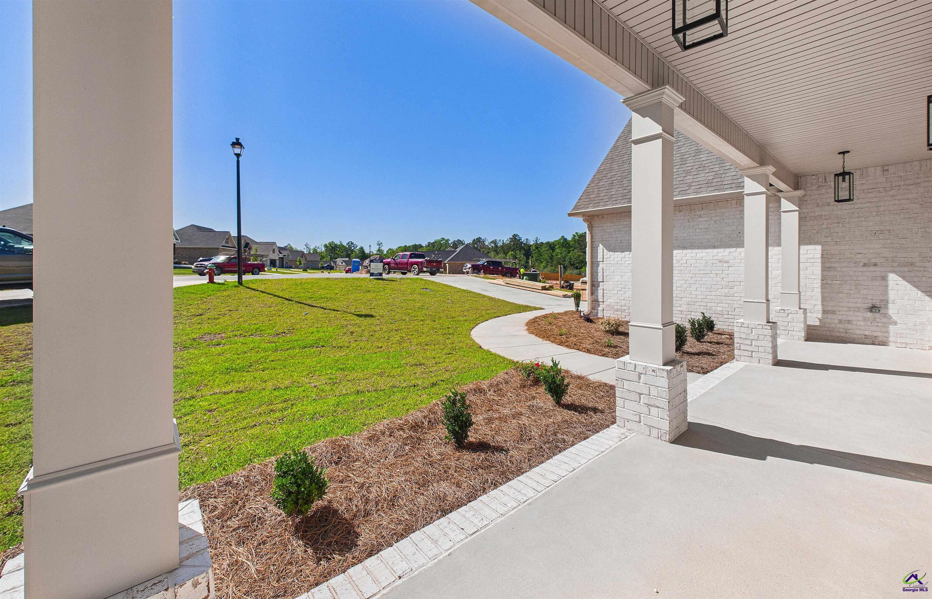 217 Golden Chestnut Bend