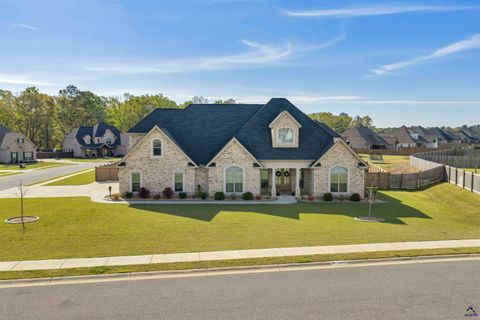 200 Bristleleaf Path Kathleen GA 31047