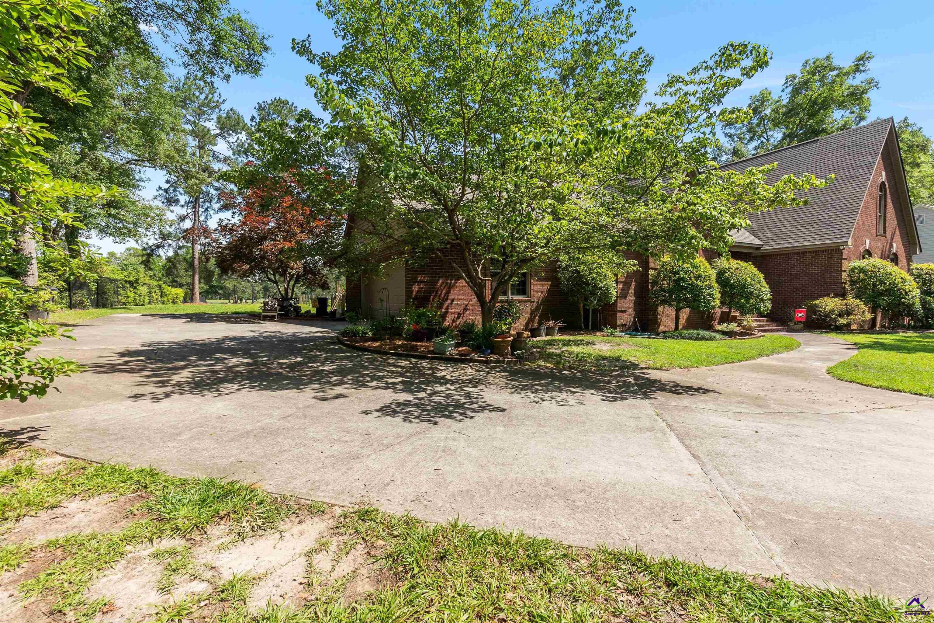 1012 Cherokee Road