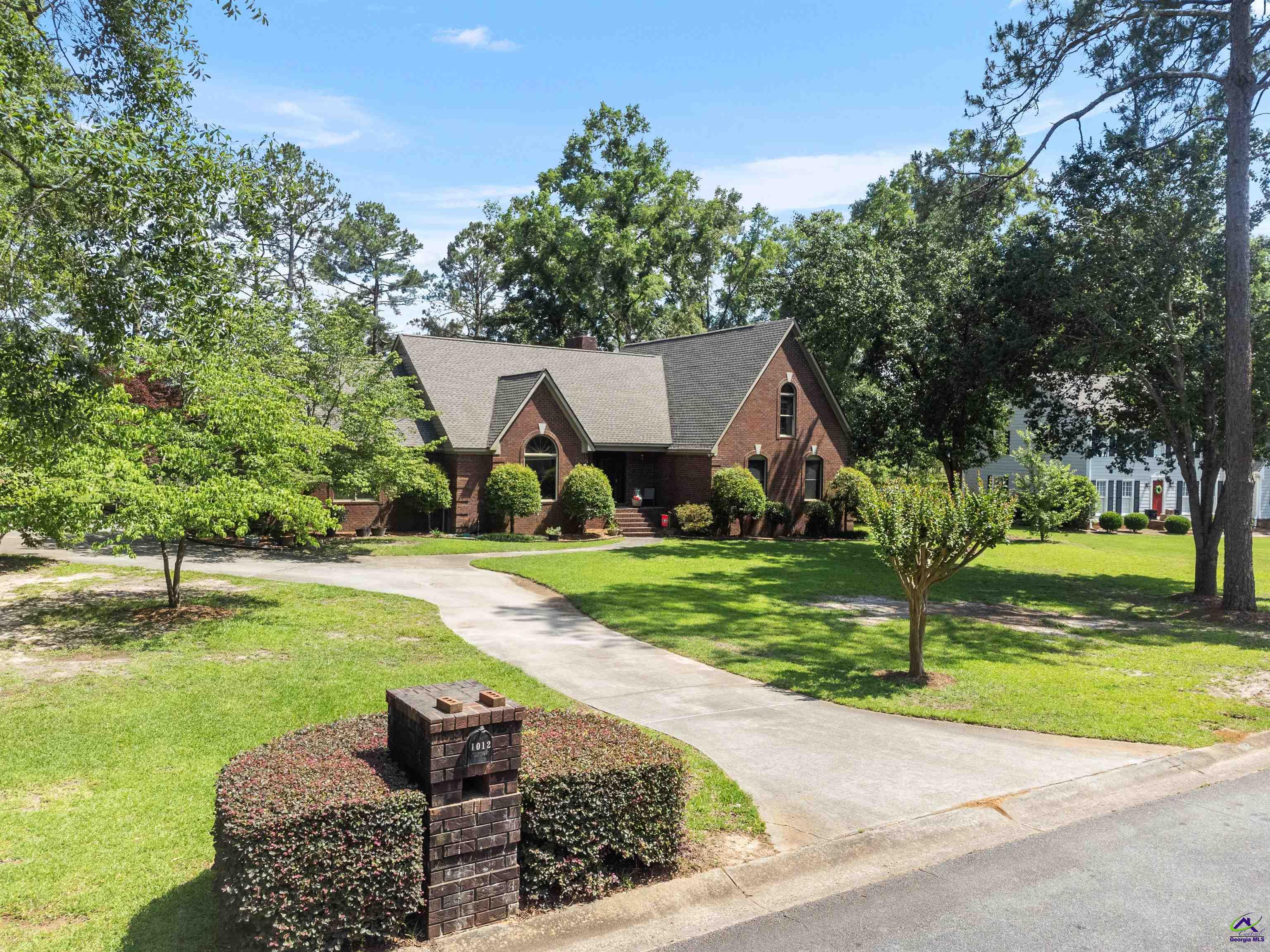 1012 Cherokee Road