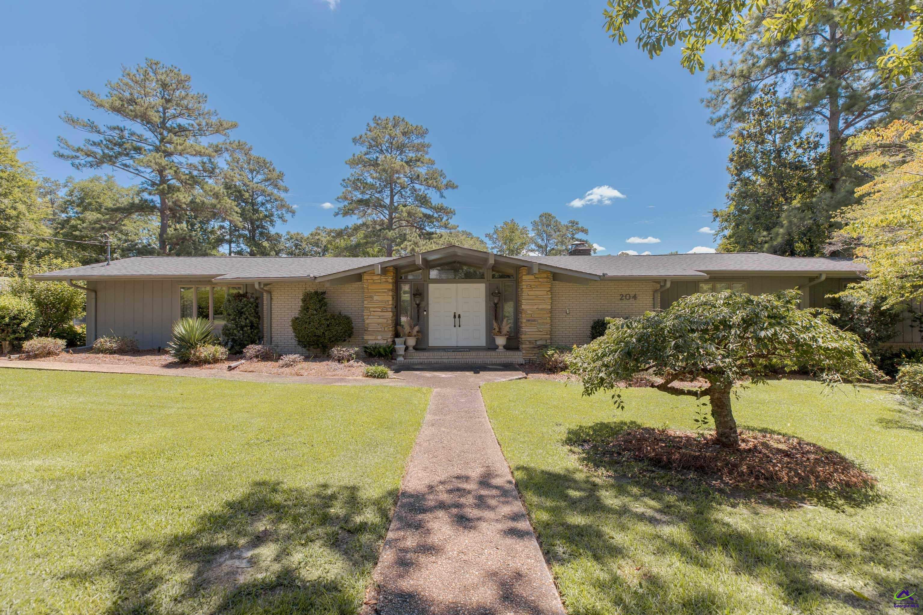 204 Deerwood Circle