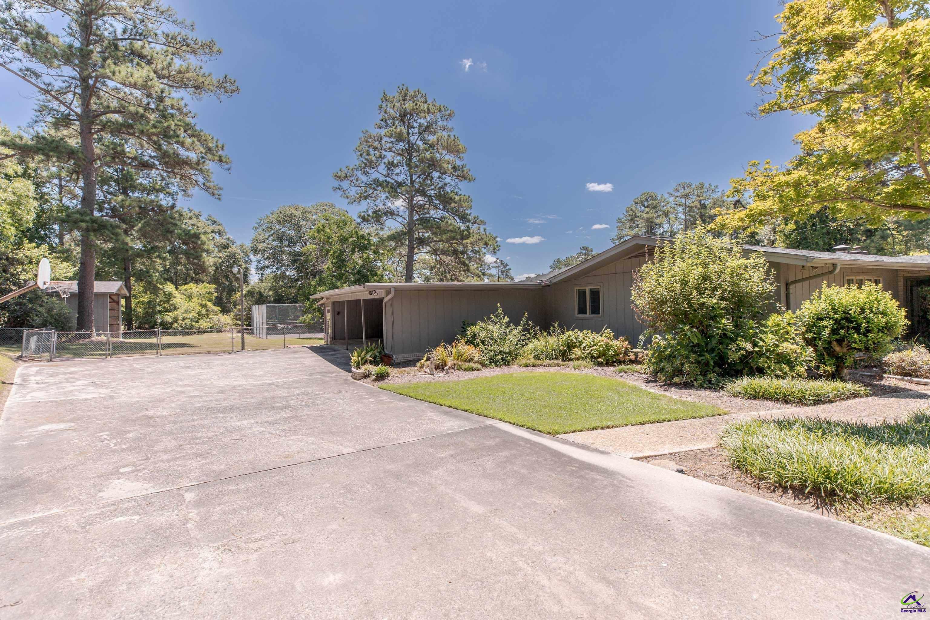 204 Deerwood Circle