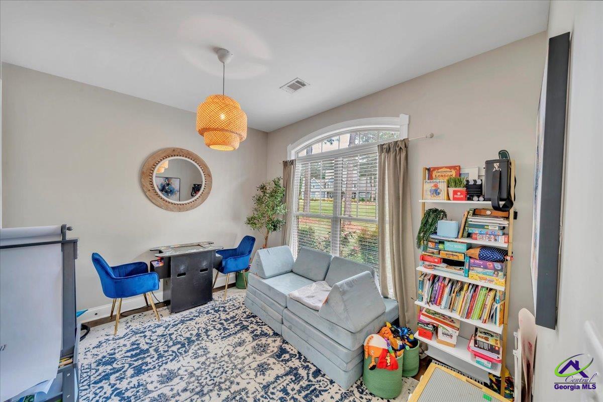 4058 Roundtop Circle