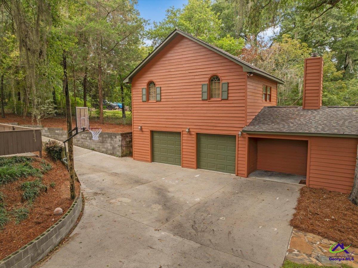115 S Lake Drive
