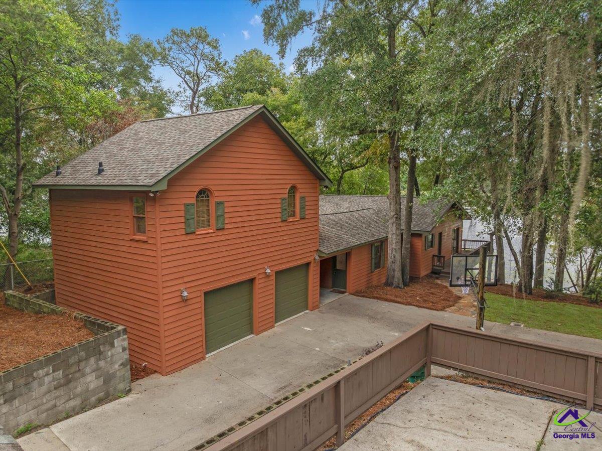 115 S Lake Drive