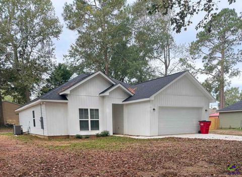 30 Lee Street Hawkinsville GA 31036