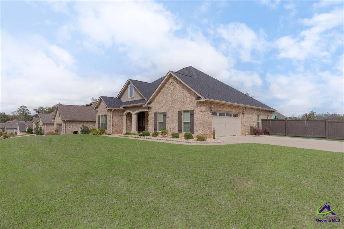 219 Rustic Live Oak Trail