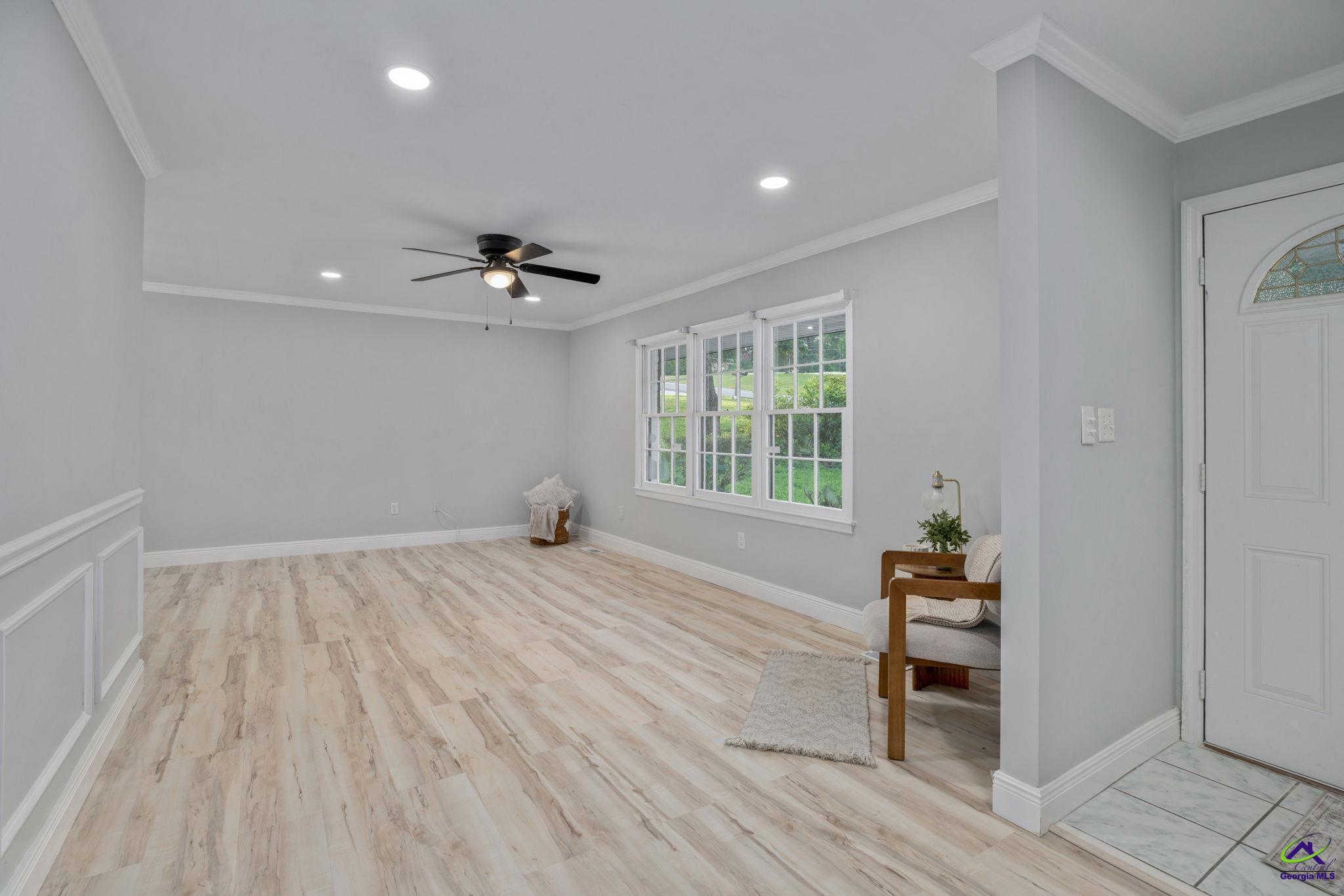 113 Colonial Road