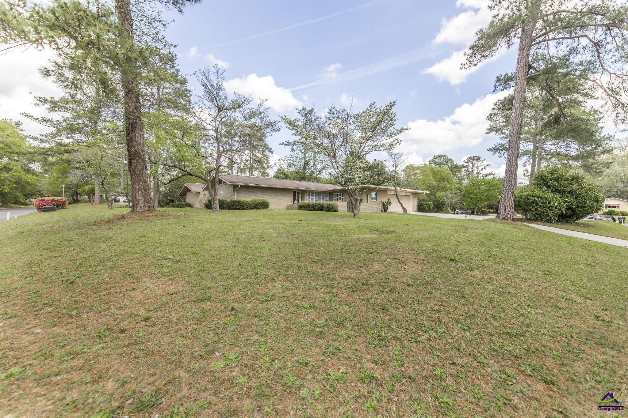 109 Deerwood Circle