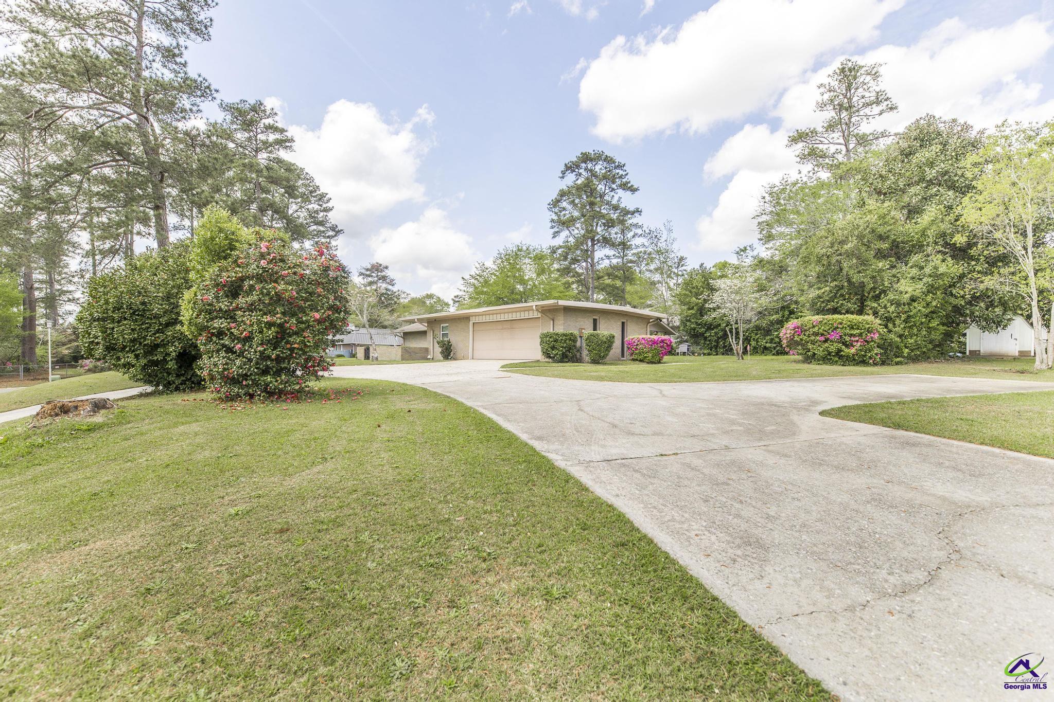 109 Deerwood Circle