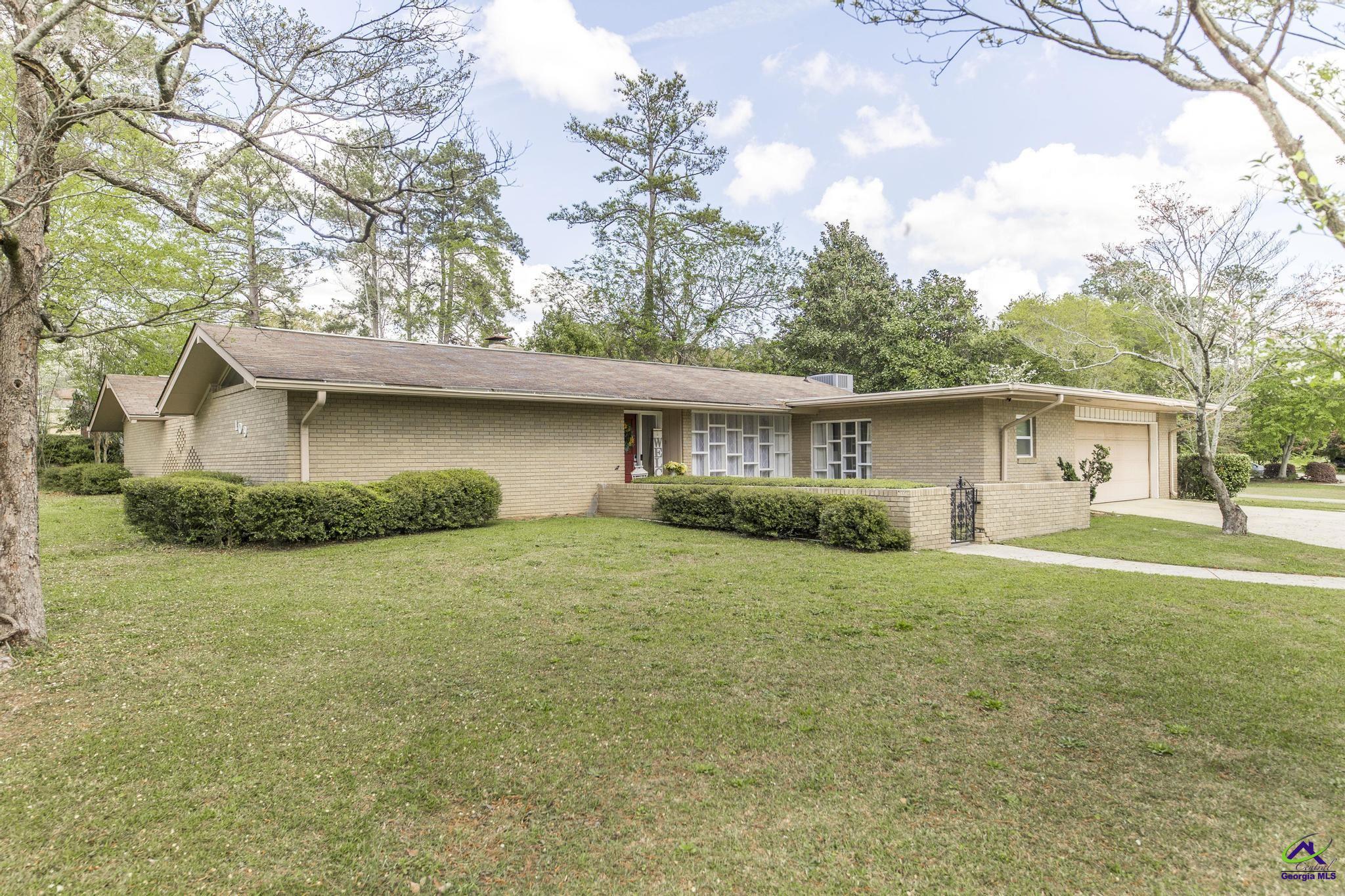 109 Deerwood Circle