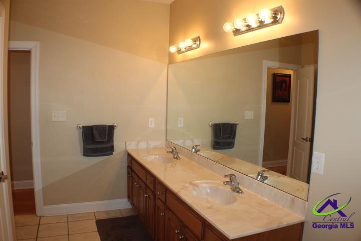 100 Jamestown Ct