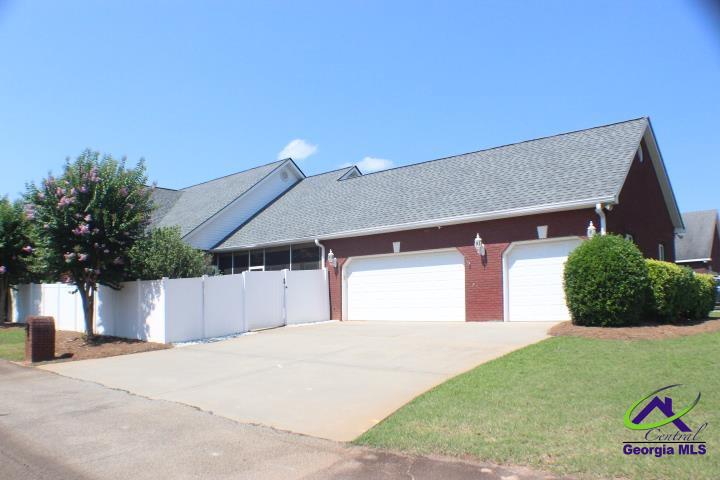100 Jamestown Ct