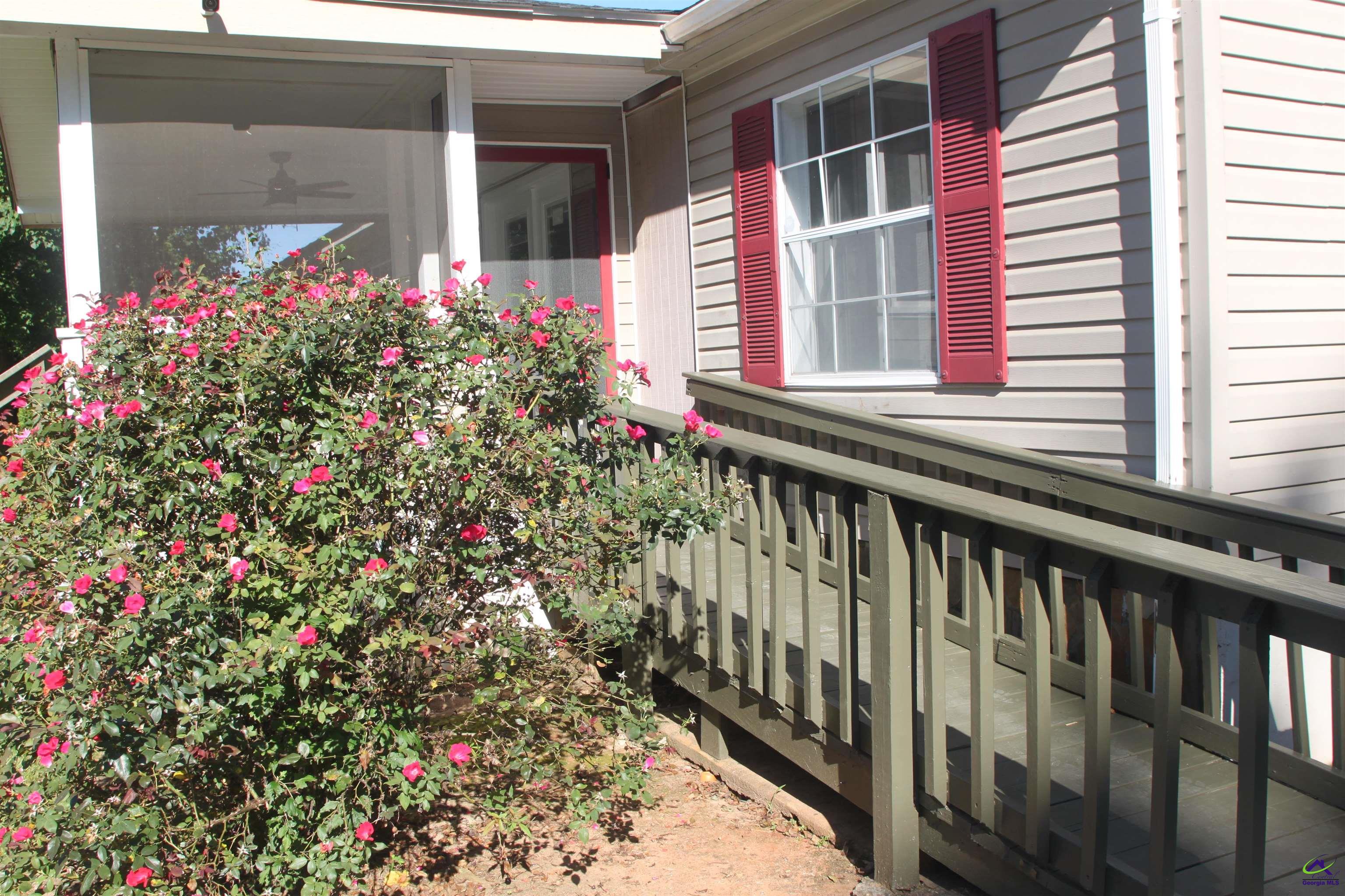 213 White Road
