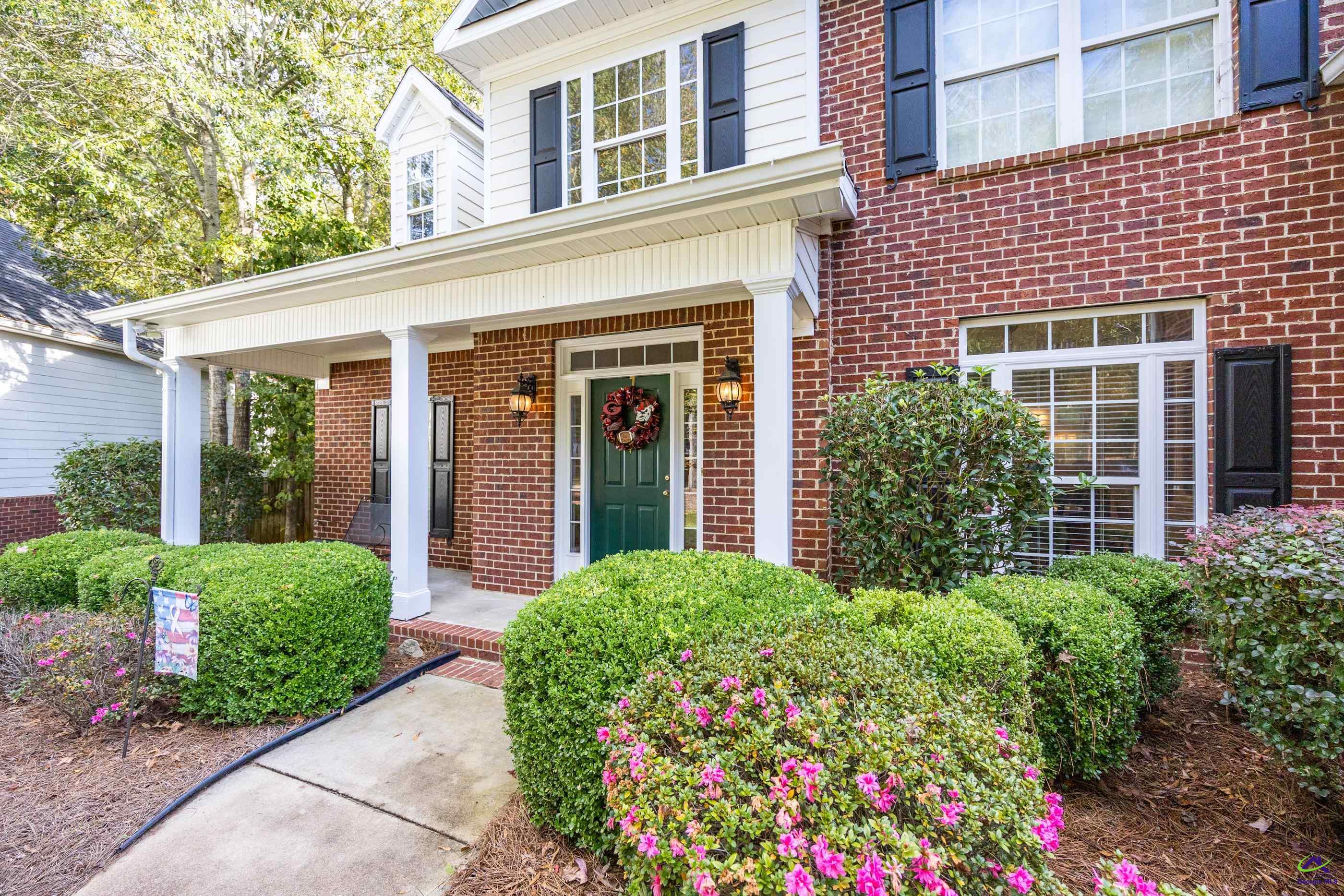 906 Huntcliffe Drive