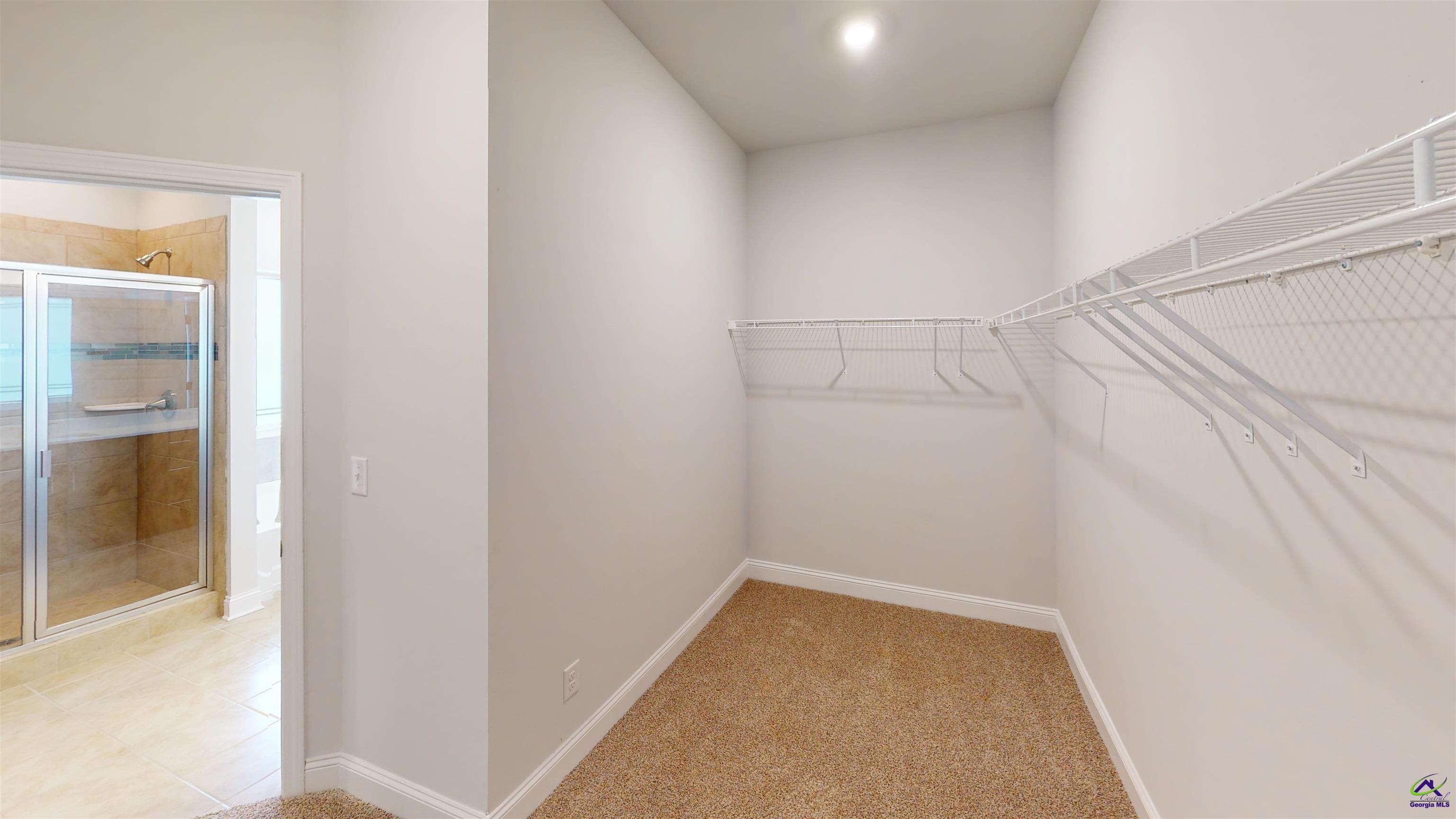 452 SOUTHERN OAKS Drive