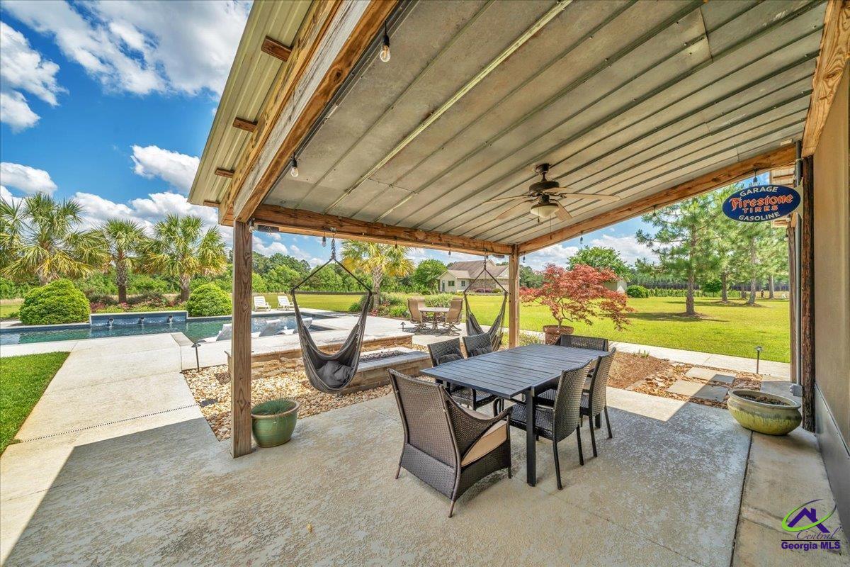 564 E Columbus Highway