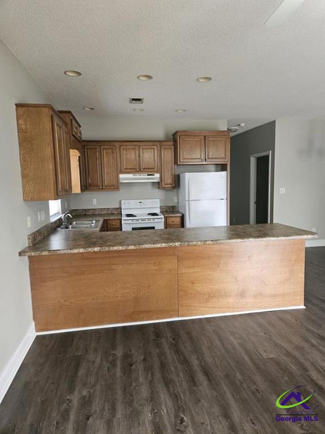 502 Club Villa Court #1