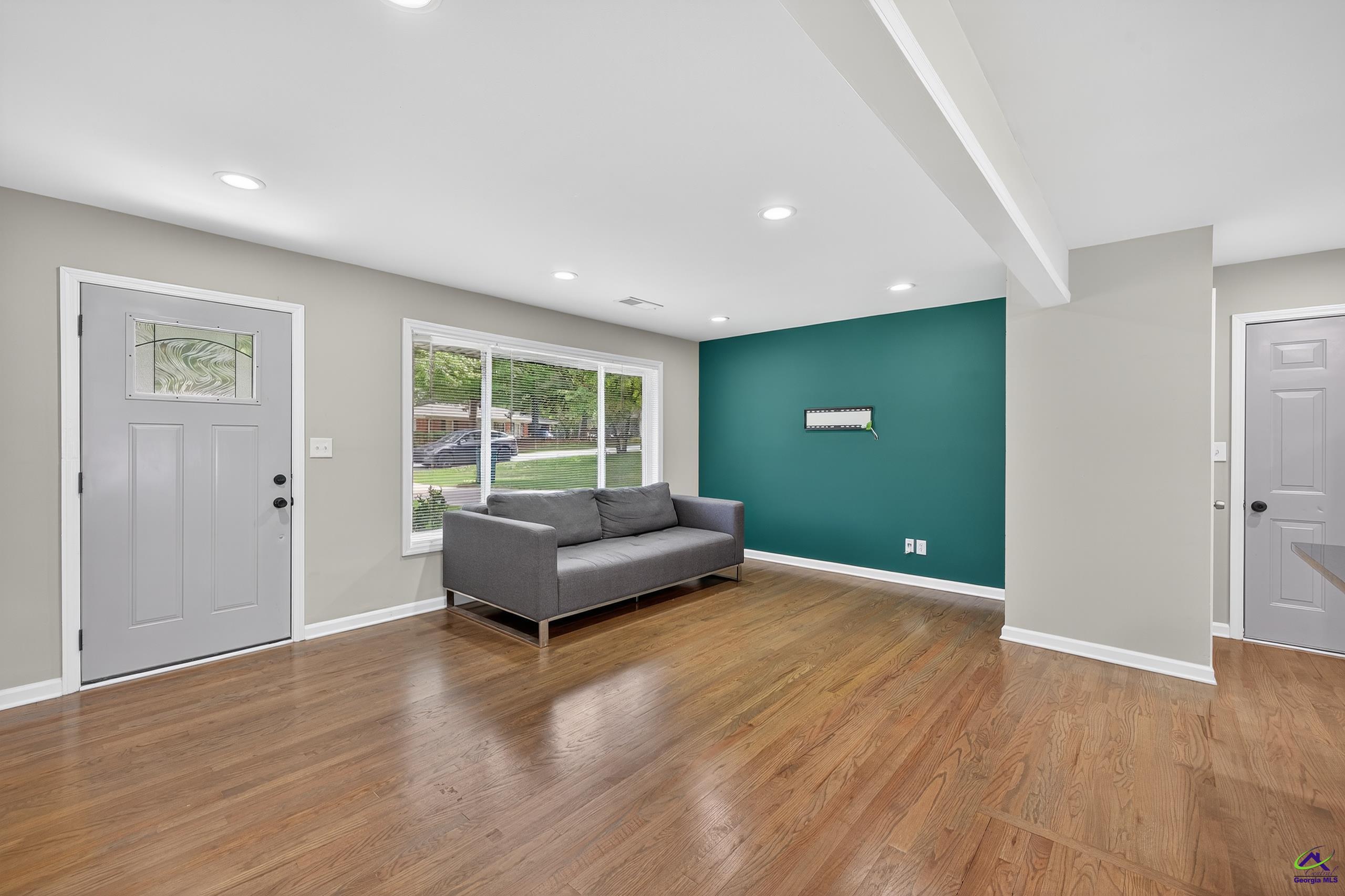 218 Palms Lane