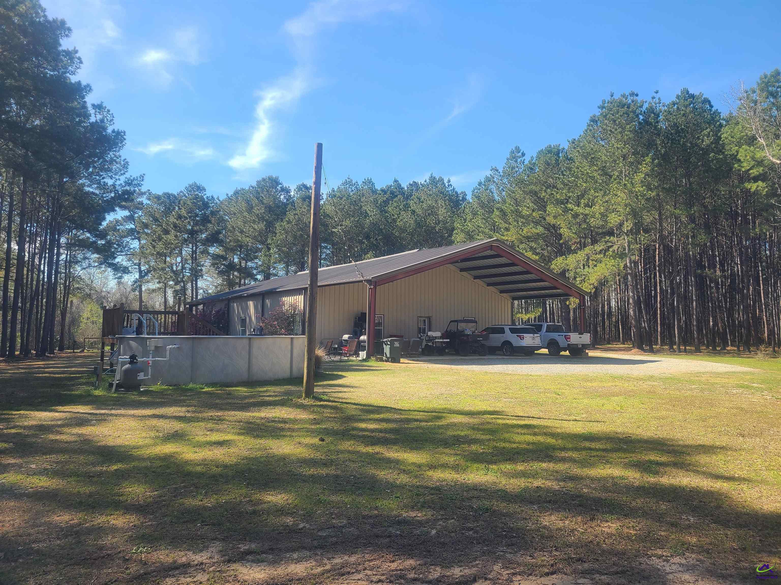 715 Perry Highway