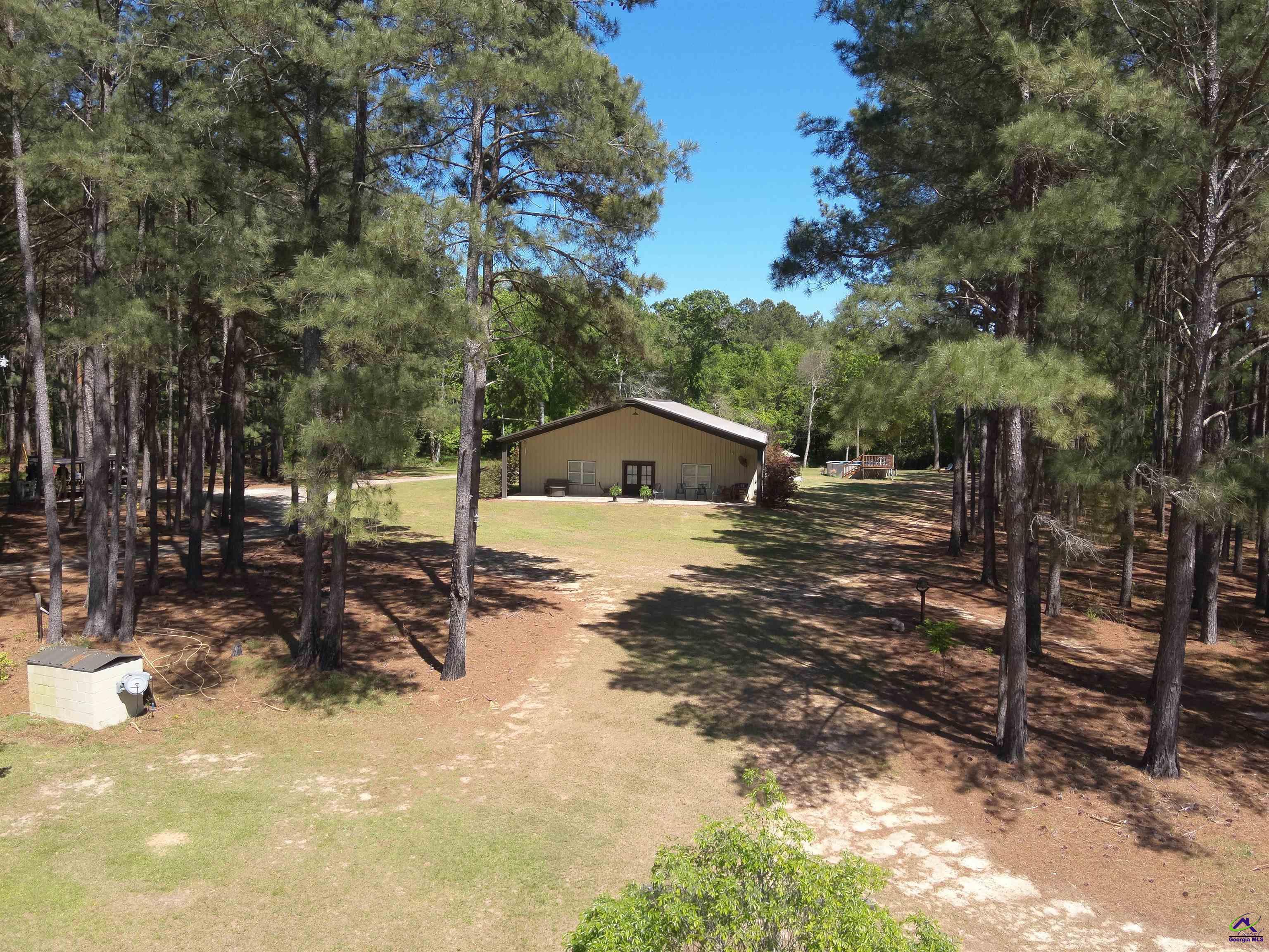 715 Perry Highway