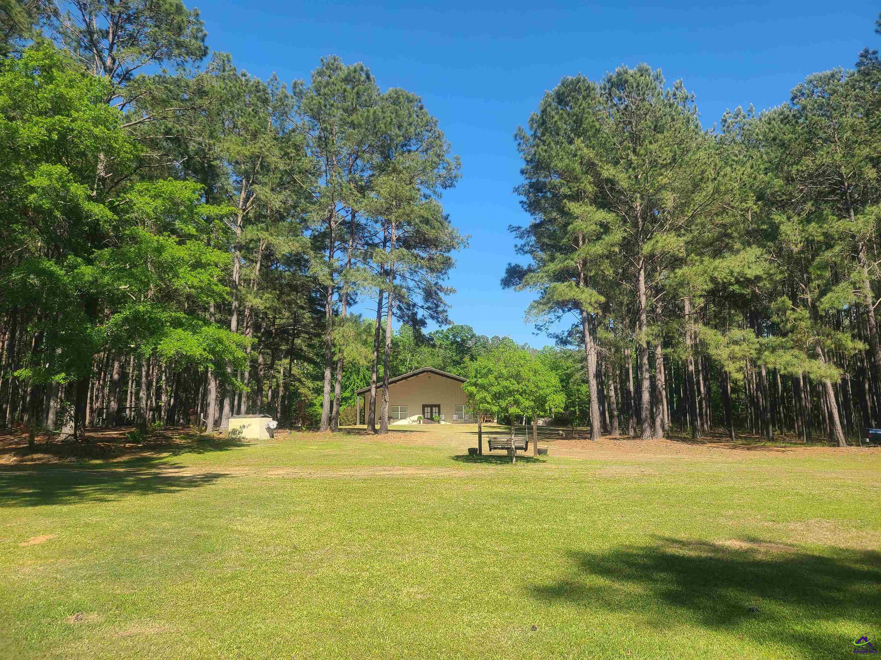 715 Perry Highway