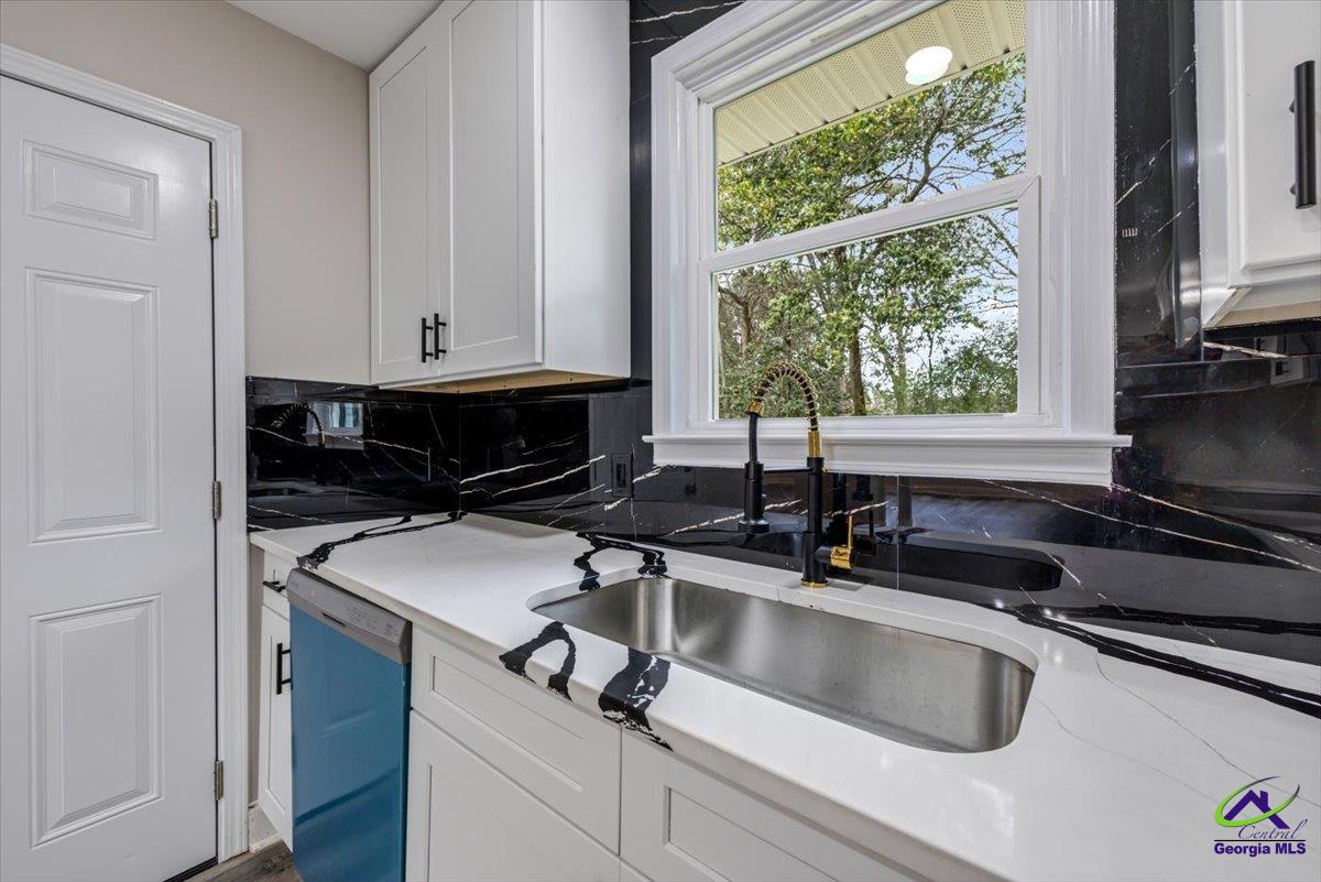 105 Pineview Drive