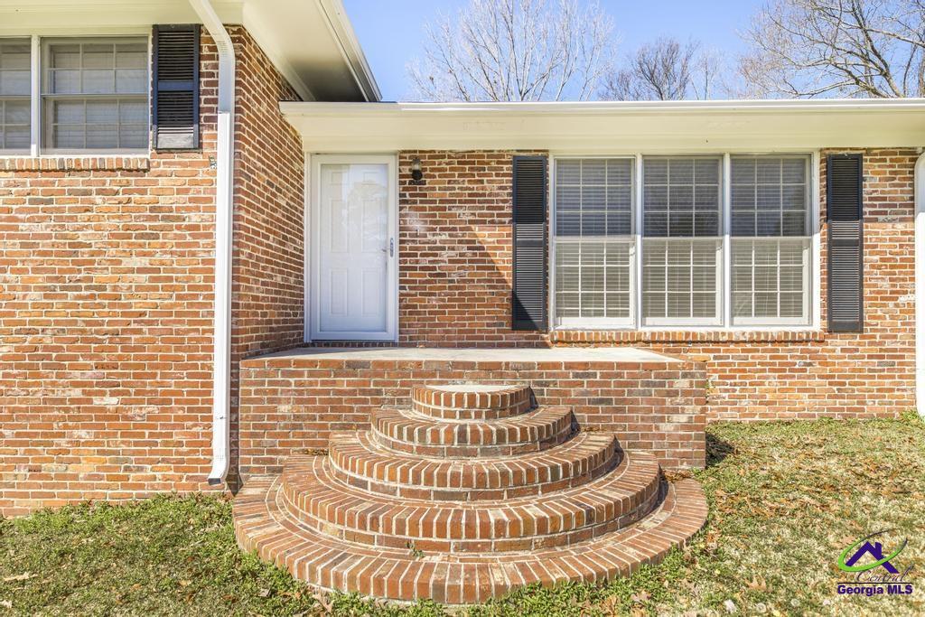 6417 Grantham Drive