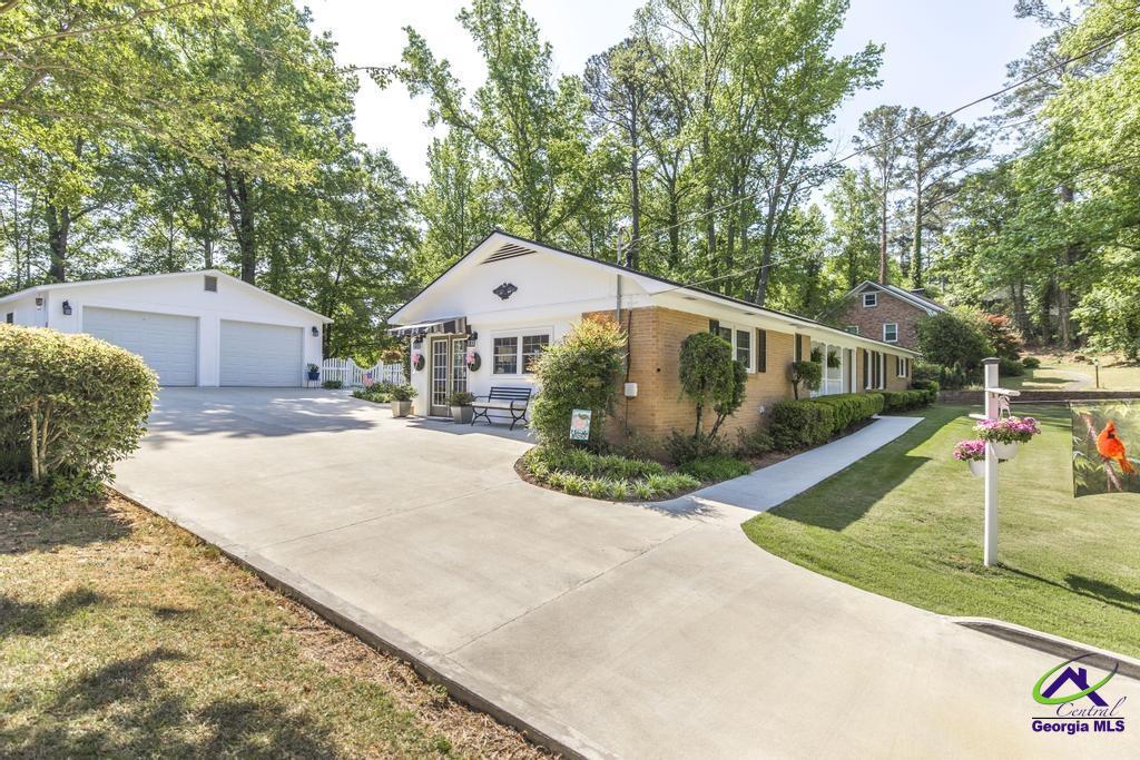 1943 Birchwood Way