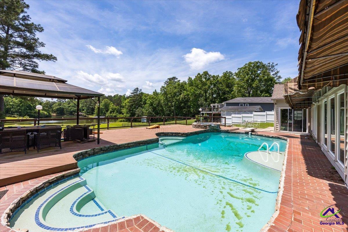 6868 Lesie Lane