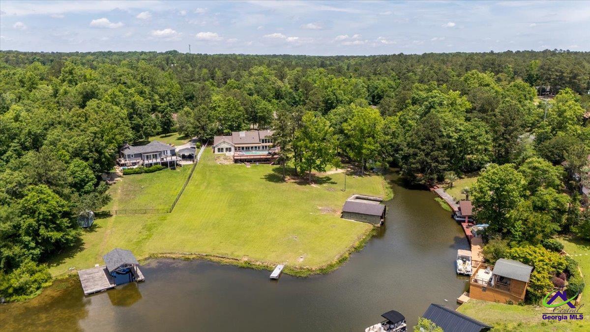 6868 Lesie Lane