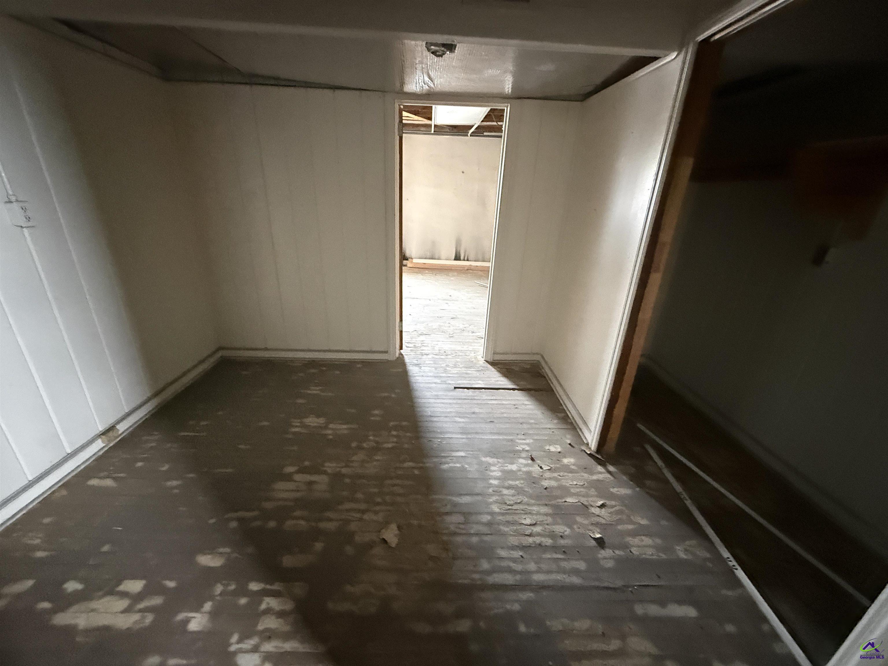 114 S Commercial Circle